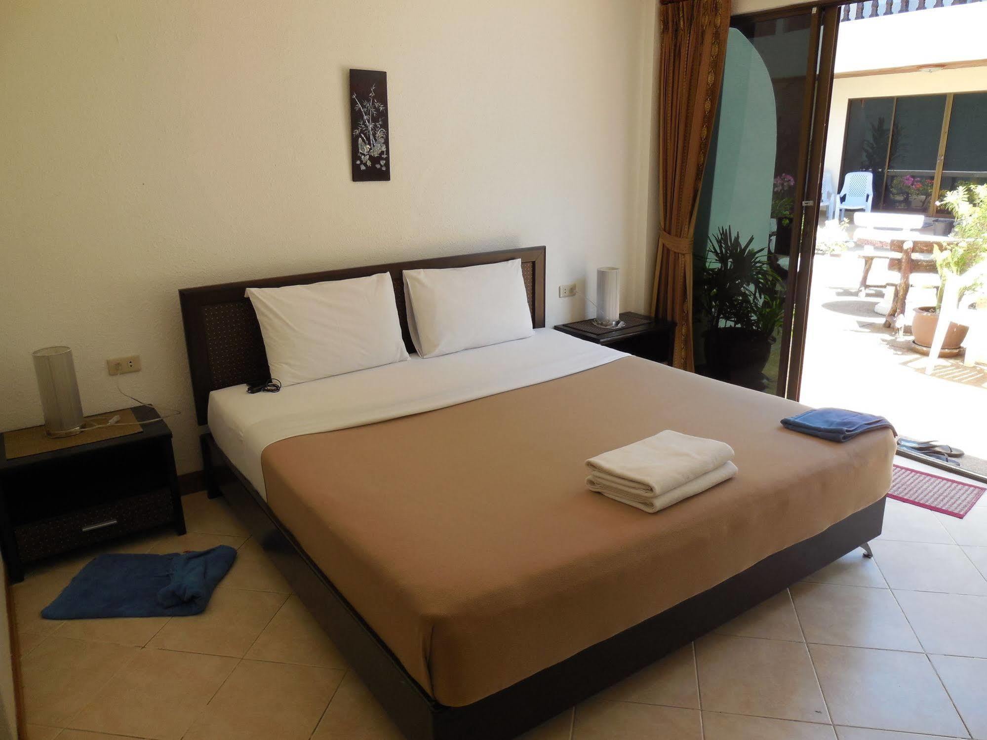 Blue Sky Residence Patong Exterior photo
